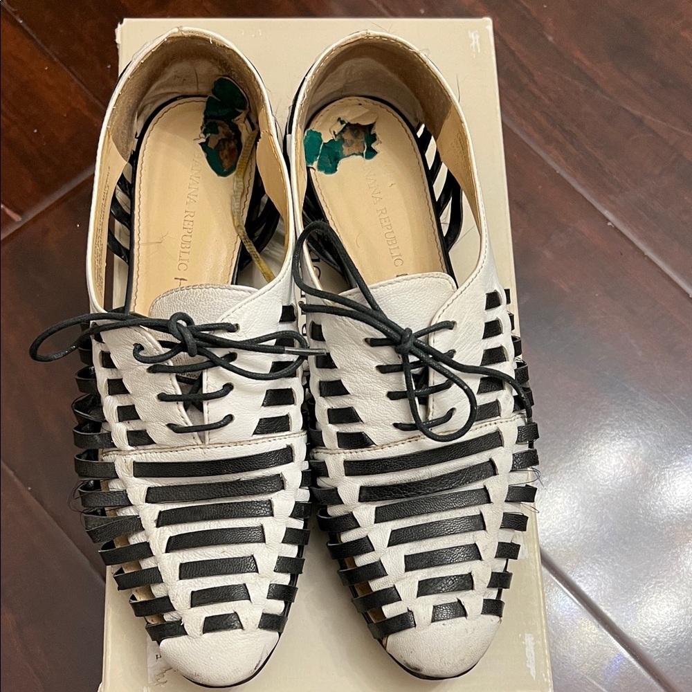 Banana Republic Black and White Woven Flats